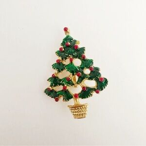 🎄 Vintage Enamel Christmas Tree Brooch